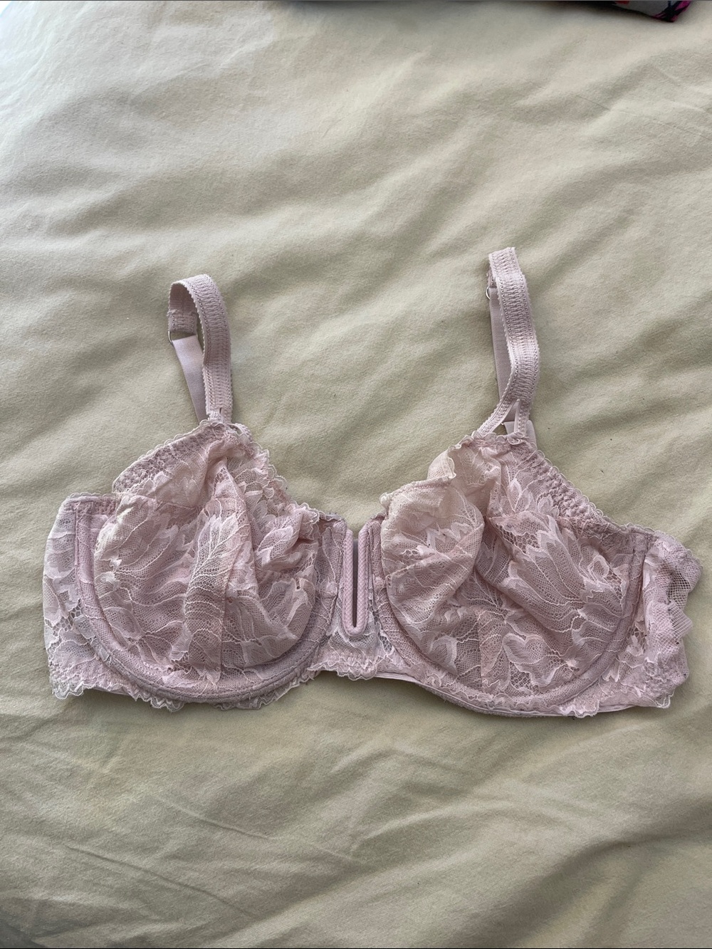 Auden Lace Underwire Bra in Pale Pink